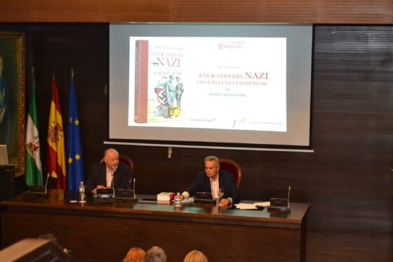 Juan Eslava presenta su último libro en la Fundación Cámara