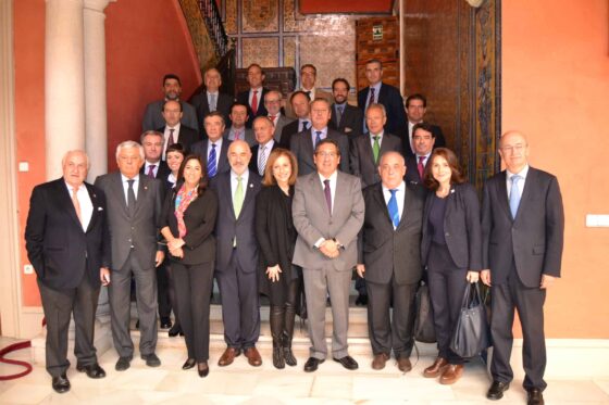 El nuevo Embajador de Colombia en España mantiene un encuentro con empresarios en la Cámara de Sevilla