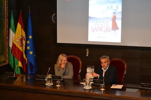 «Cenizas de Plata y Sangre» de Almudena de Arteaga