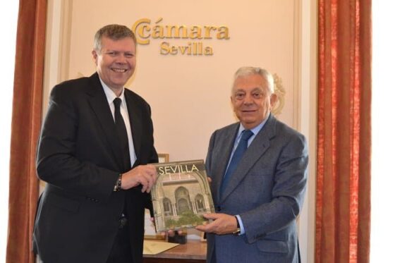 El nuevo Consejero Delegado de Cobre Las Cruces, Iain Anderson visita la sede institucional de la Cámara de Comercio de Sevilla