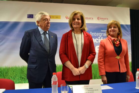 La Ministra de Empleo y Seguridad Social, Fátima Báñez muestra su apoyo a los jóvenes sevillanos en su acceso al mercado laboral