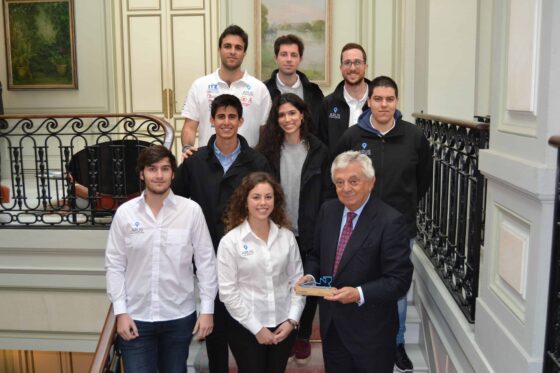 El equipo ARUS presenta a la Cámara de Comercio su primer monoplaza eléctrico