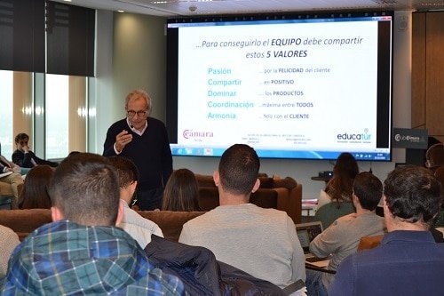 Biosca anima a hoteleros a ser «vendedores de felicidad»