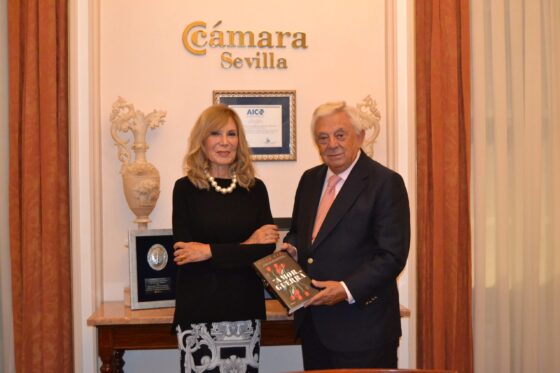 Pilar Eyre presenta su novela ‘De amor y de guerra’