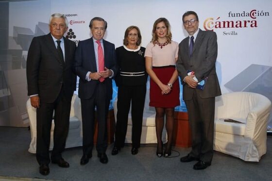 Ante un aforo de 300 personas el psiquiatra Enrique Rojas,  analizó las claves para potenciar la inteligencia