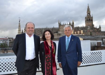 Elsa Punset presenta en la Cámara de Comercio “El libro de las pequeñas revoluciones”.