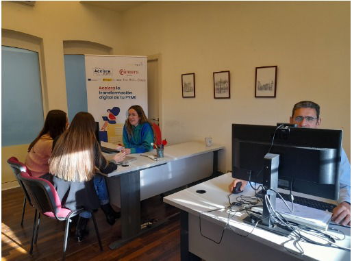 Pymes sevillanas reciben el bono para digitalizarse