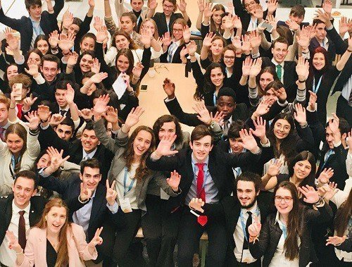 JÓVENES EUROPEOS DEBATEN SOBRE TEMAS DE ACTUALIDAD EN EUSA