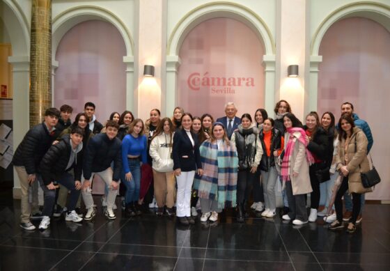 Estudiantes conocen el espacio Emprésate 360