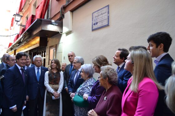 Placa en homenaje a Juan Robles