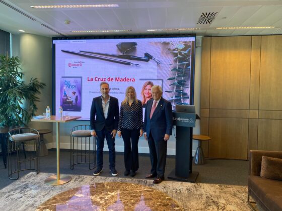 Lola Solana presenta su libro ‘La Cruz de Madera’