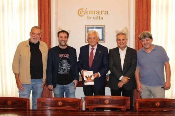 Carmen Mola presenta ‘El Clan’ en la Fundación Cámara de Sevilla