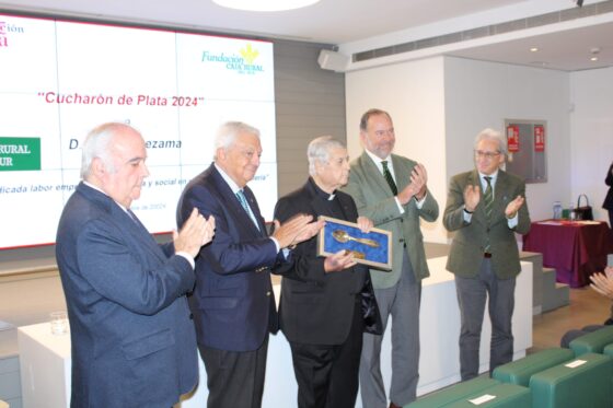 La Fundación Caja Rural y la Fundación Cámara  rinden un homenaje a Luis de Lezama con la entrega del “Cucharón de Plata 2024”