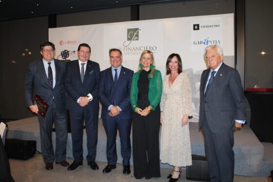 El consejero delegado de Sierra Nevada, Insignia de Oro del Instituto Español de Analistas