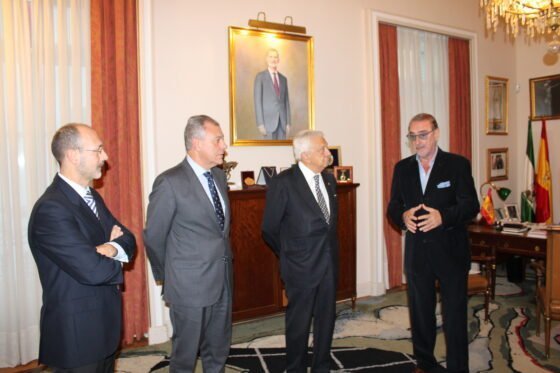 El alcalde de Sevilla y Carlos Herrera, mano a mano de «candelarios»