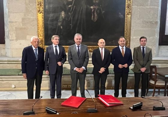 El alcalde de Sevilla firma el convenio con la promotora de ‘Vera Sevilla’ que permitirá la construcción de la pasarela peatonal Infanta Leonor
